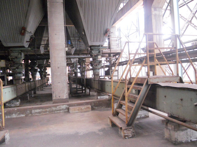 寶鋼股份高爐1#礦槽雙層閥、插板閥刮板機(jī)、斗提機(jī)